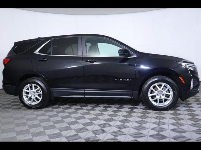 Photo of 2022 Mosaic Black Metallic Chevrolet Equinox