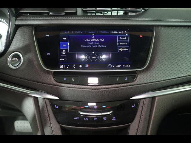 Photo of 2022 Crystal White Tricoat Cadillac XT5