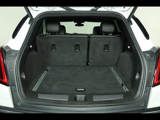 Photo of 2022 Crystal White Tricoat Cadillac XT5