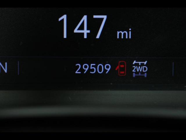 Photo of 2022 Crystal White Tricoat Cadillac XT5