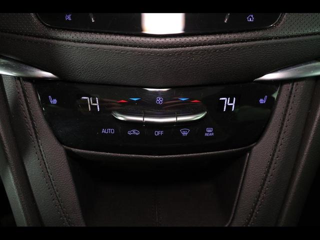 Photo of 2022 Crystal White Tricoat Cadillac XT5