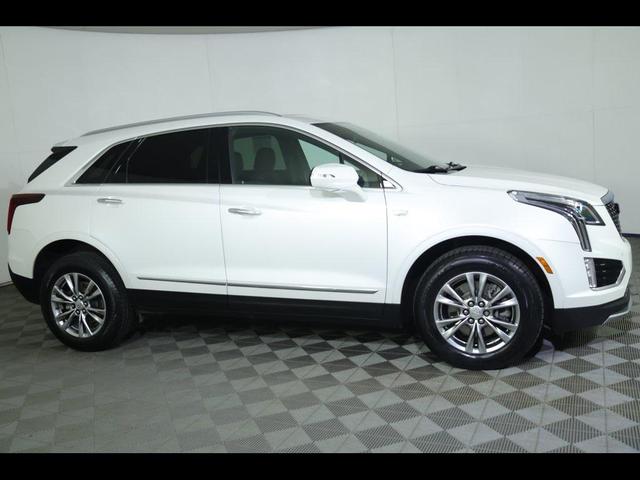 Photo of 2022 Crystal White Tricoat Cadillac XT5
