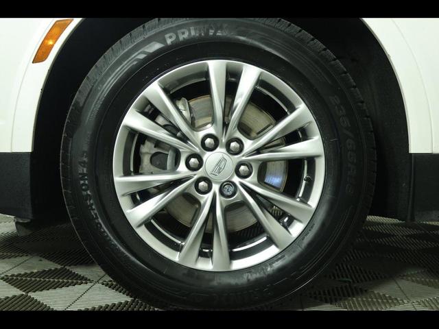 Photo of 2022 Crystal White Tricoat Cadillac XT5
