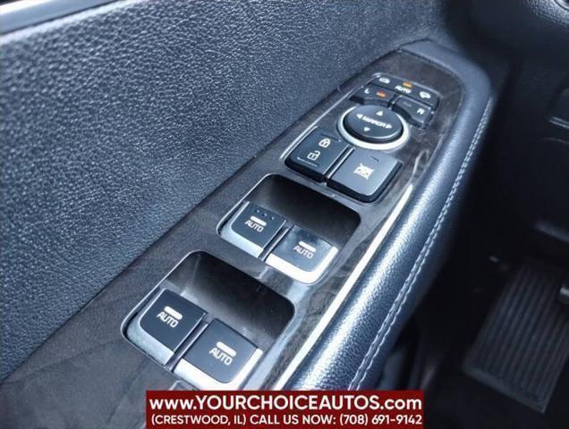 Photo of 2017 Snow White Pearl Kia Sorento