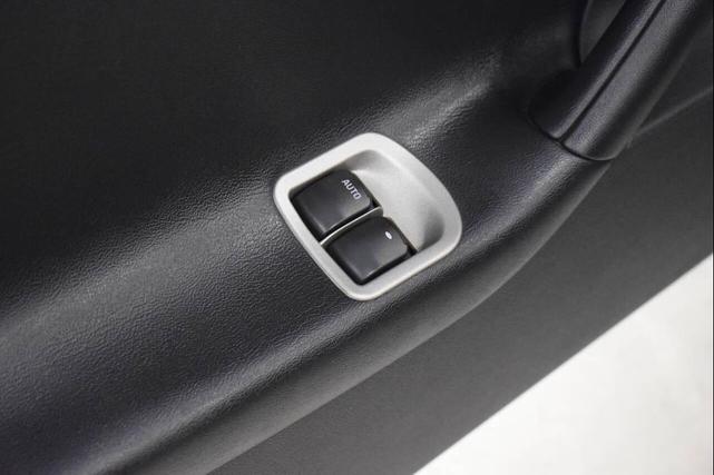 Photo of 2007 Mysterious (Black) Pontiac Solstice