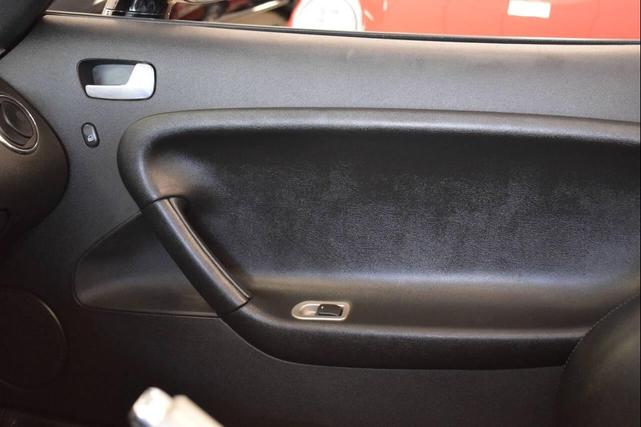Photo of 2007 Mysterious (Black) Pontiac Solstice