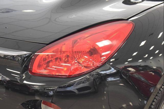 Photo of 2007 Mysterious (Black) Pontiac Solstice