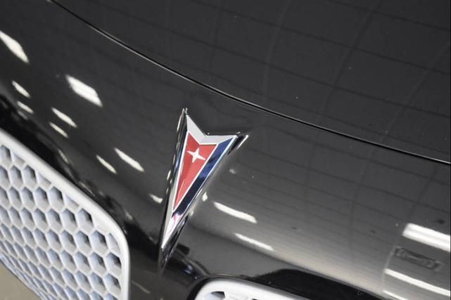 Photo of 2007 Mysterious (Black) Pontiac Solstice