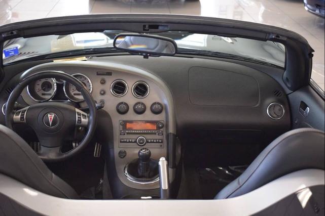Photo of 2007 Mysterious (Black) Pontiac Solstice