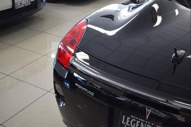 Photo of 2007 Mysterious (Black) Pontiac Solstice
