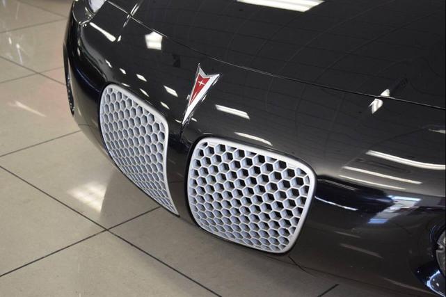 Photo of 2007 Mysterious (Black) Pontiac Solstice