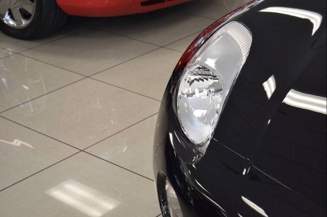 Photo of 2007 Mysterious (Black) Pontiac Solstice