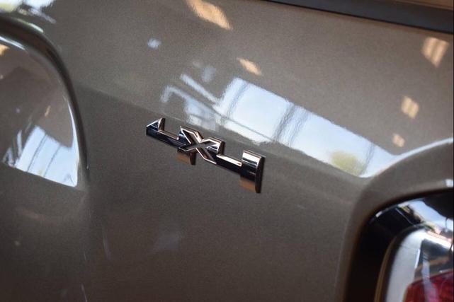 Photo of 2015 Bronze Alloy Metallic GMC Canyon