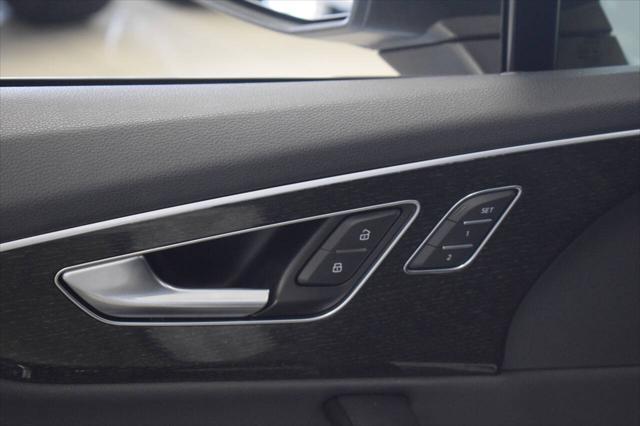 Photo of 2020 White Audi Q7
