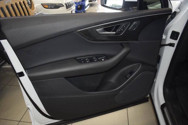 Photo of 2020 White Audi Q7