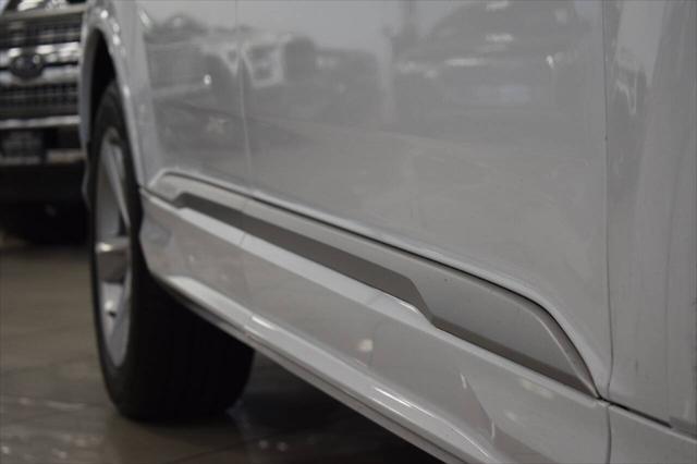 Photo of 2020 White Audi Q7