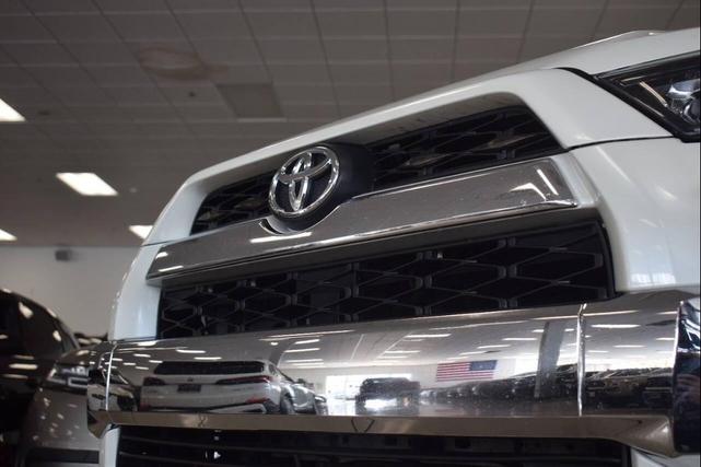 Photo of 2017 Blizzard Pearl Toyota 4Runner