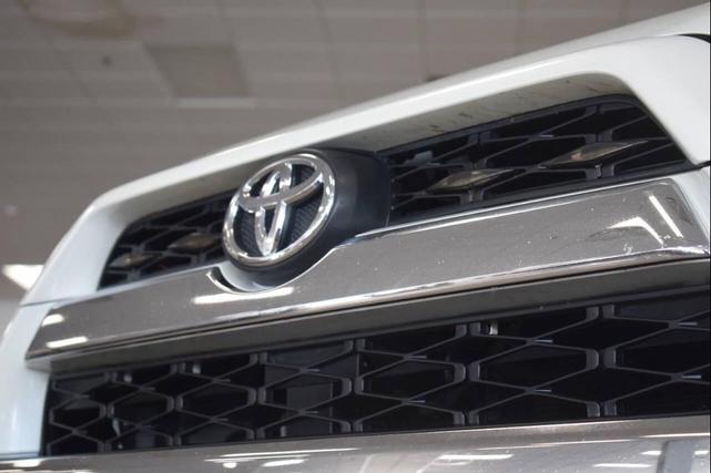 Photo of 2017 Blizzard Pearl Toyota 4Runner