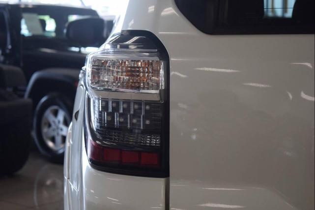 Photo of 2017 Blizzard Pearl Toyota 4Runner