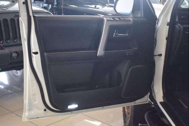 Photo of 2017 Blizzard Pearl Toyota 4Runner