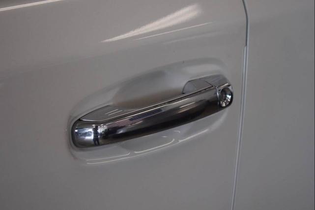 Photo of 2017 Blizzard Pearl Toyota 4Runner