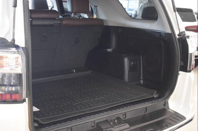 Photo of 2017 Blizzard Pearl Toyota 4Runner