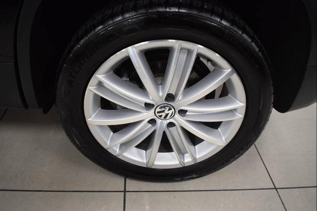 Photo of 2016 Deep Black Pearl Volkswagen Tiguan