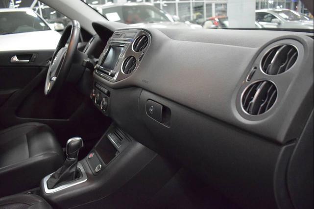 Photo of 2016 Deep Black Pearl Volkswagen Tiguan