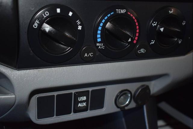 Photo of 2015 Silver Sky Metallic Toyota Tacoma