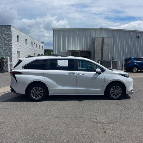 Photo of 2024 Wind Chill Pearl Toyota Sienna