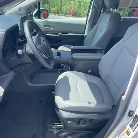 Photo of 2024 Wind Chill Pearl Toyota Sienna