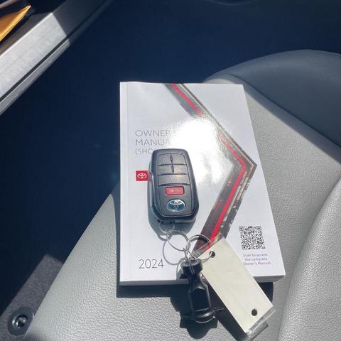 Photo of 2024 Wind Chill Pearl Toyota Sienna