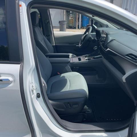 Photo of 2024 Wind Chill Pearl Toyota Sienna