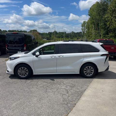 Photo of 2024 Wind Chill Pearl Toyota Sienna