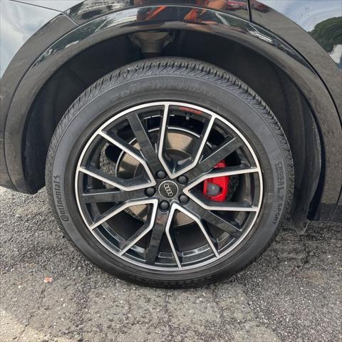 Photo of 2023 Black Metallic Audi SQ5