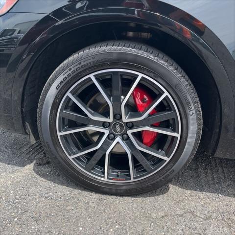 Photo of 2023 Black Metallic Audi SQ5
