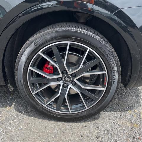 Photo of 2023 Black Metallic Audi SQ5
