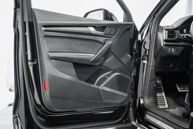 Photo of 2023 Black Metallic Audi SQ5