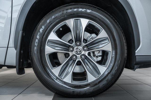Photo of 2023 Celestial Silver Toyota Highlander