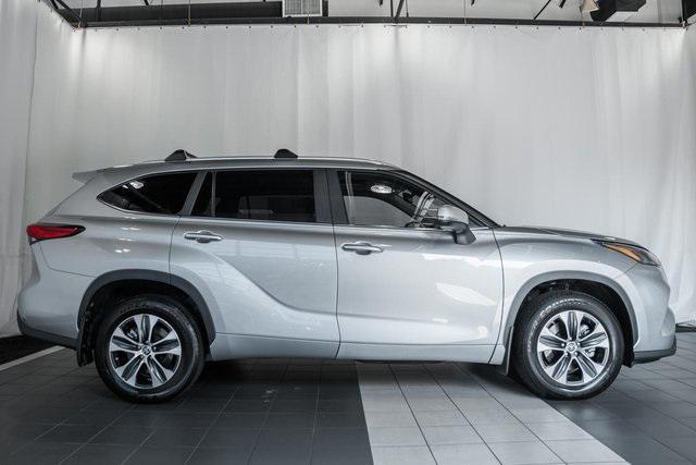 Photo of 2023 Celestial Silver Toyota Highlander