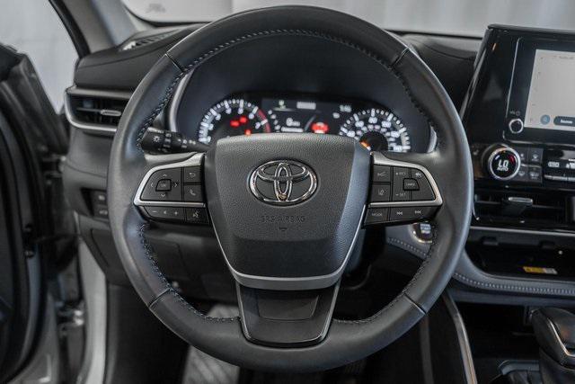 Photo of 2023 Celestial Silver Toyota Highlander