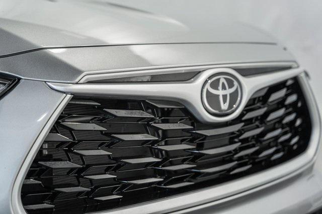 Photo of 2023 Celestial Silver Toyota Highlander