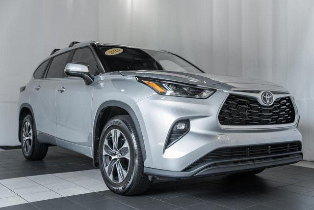 Photo of 2023 Celestial Silver Toyota Highlander