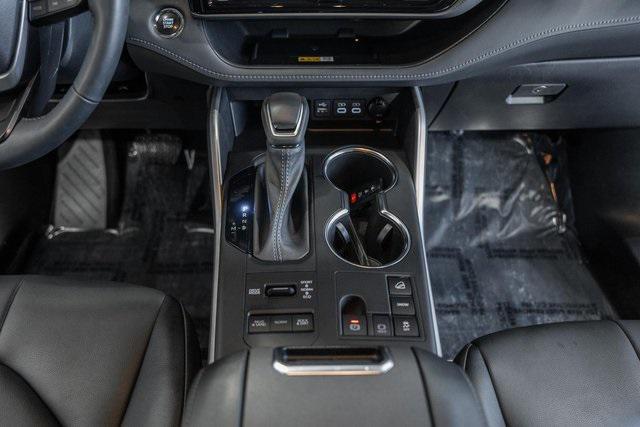 Photo of 2023 Celestial Silver Toyota Highlander