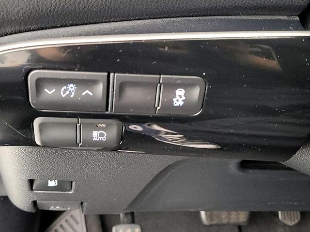 Photo of 2017 White Toyota Prius
