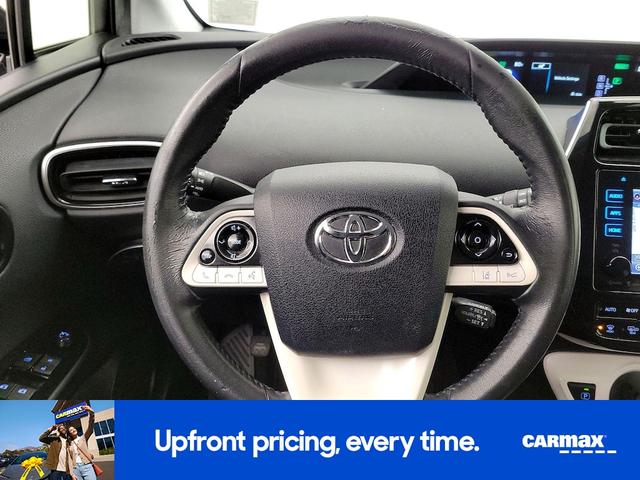Photo of 2017 White Toyota Prius