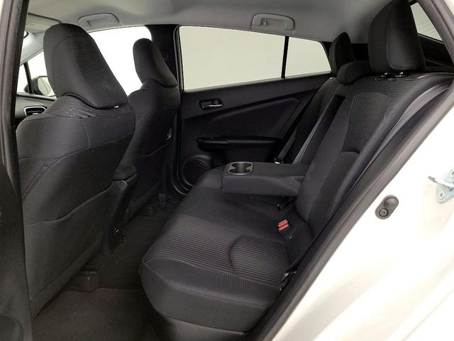 Photo of 2017 White Toyota Prius