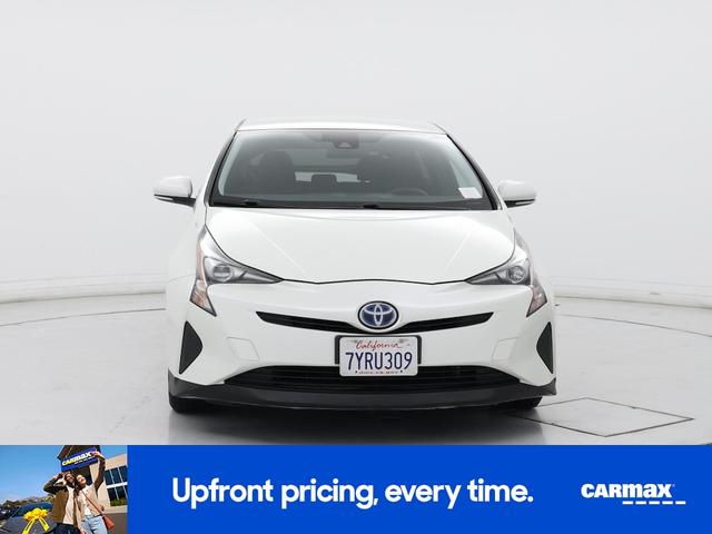 Photo of 2017 White Toyota Prius