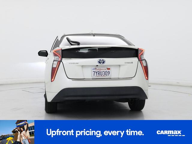 Photo of 2017 White Toyota Prius