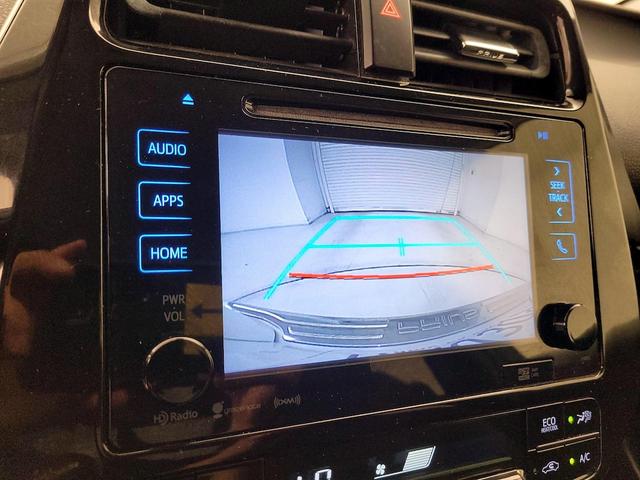 Photo of 2017 White Toyota Prius